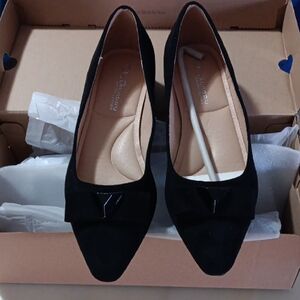 CL by Laundry Black Flats with Rounded Toe and Bow Detail